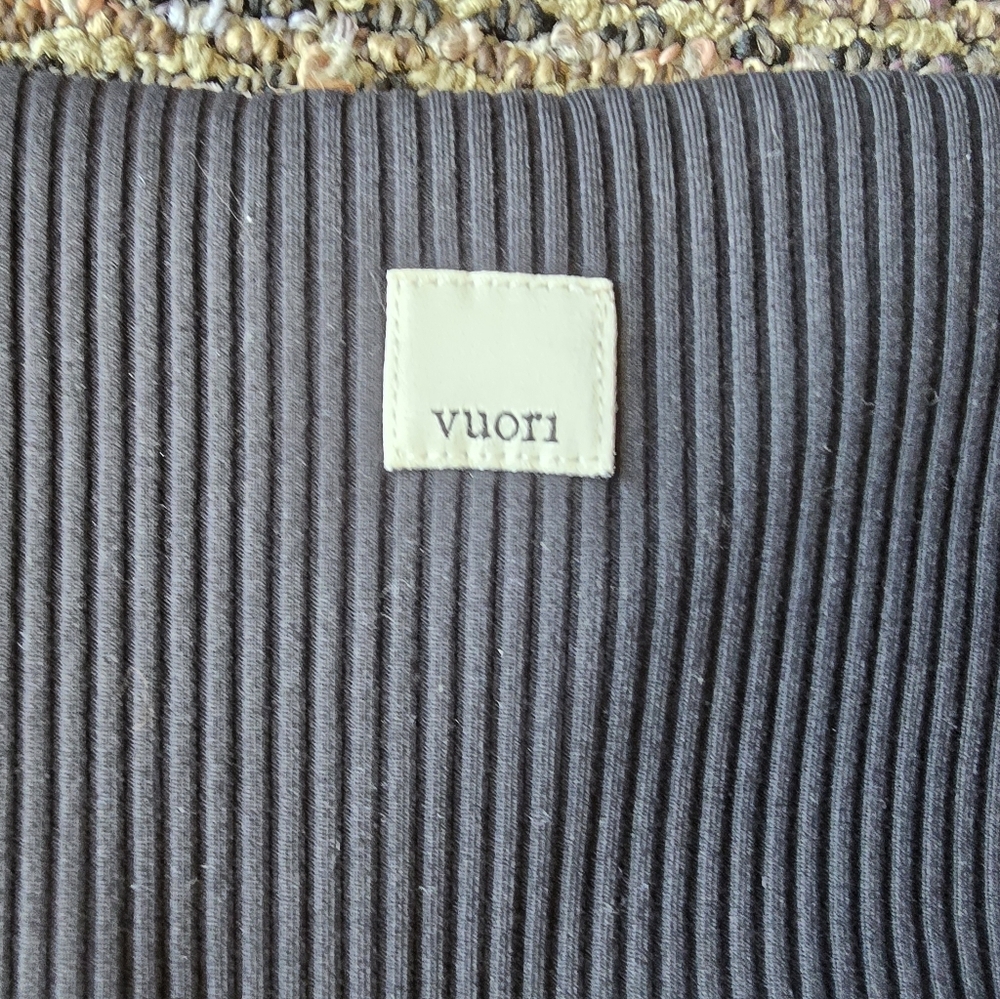 Vuori Women's Dark Bike Shorts - Picture 4 of 6